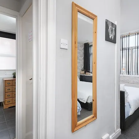 Derwent Hotel Blackpool - Close To Blackpool Beach & Blackpool Attractions Exterior photo