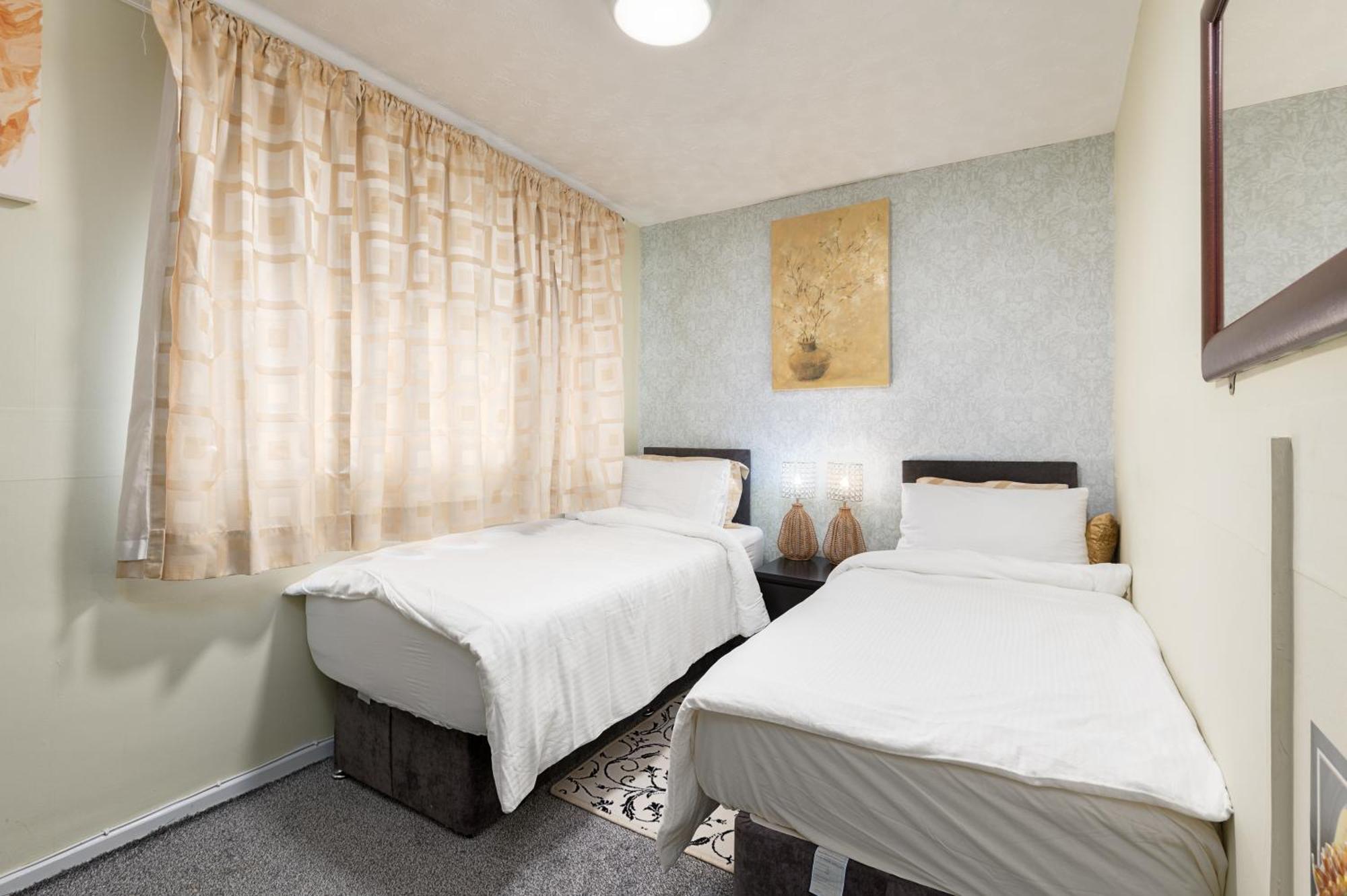 Derwent - Close To & Attractions * Blackpool