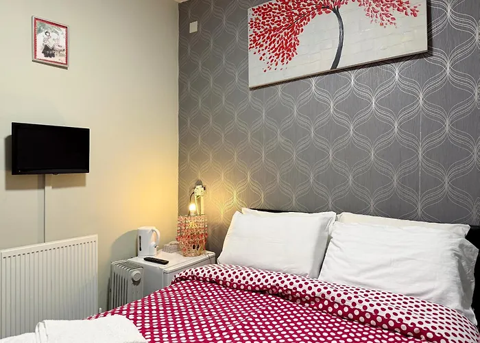 Derwent Hotel Blackpool - Close To Blackpool Beach & Blackpool Attractions